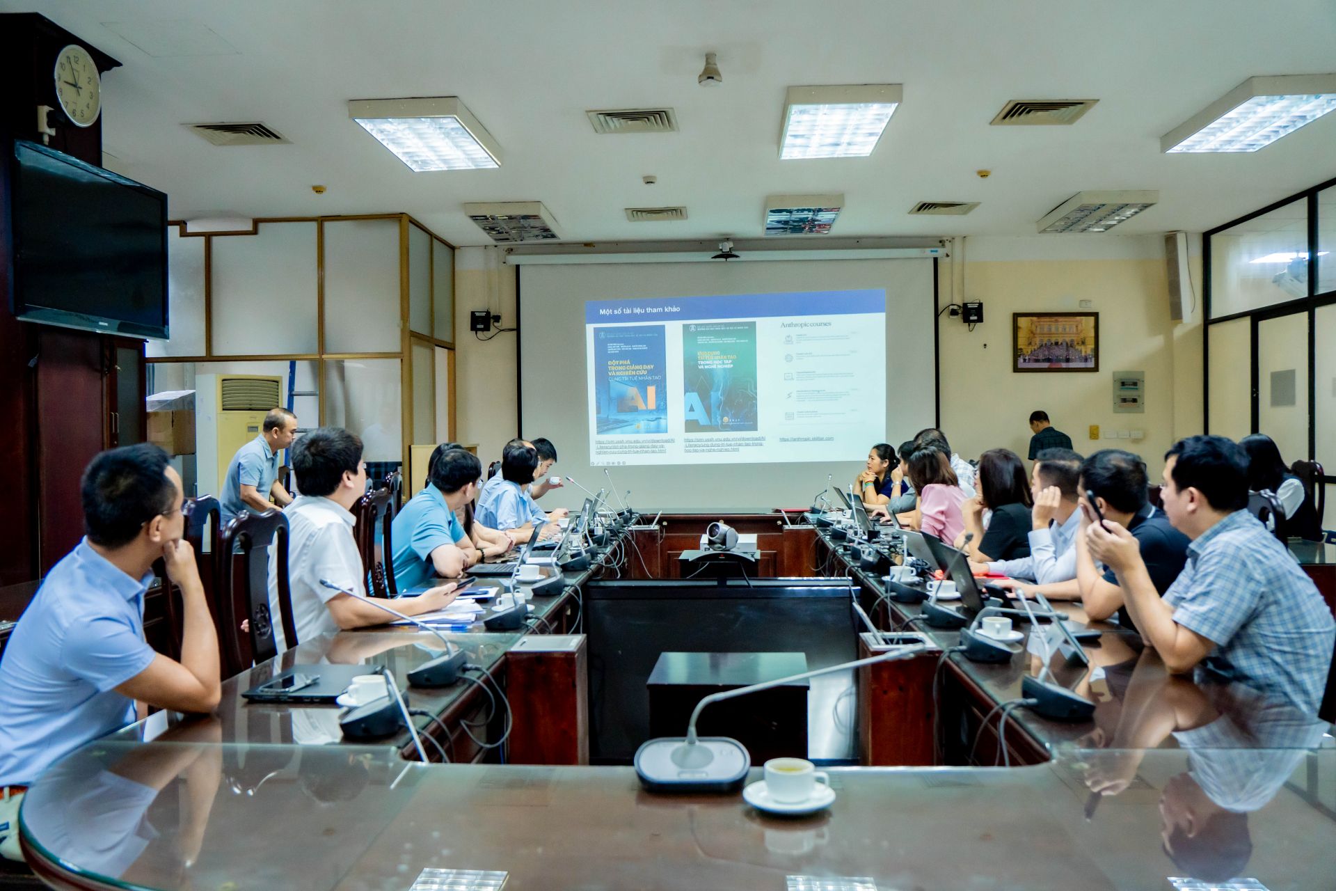FPT tập huấn cách ứng dụng AI nhằm tối ưu hiệu quả công việc cho cán bộ Cục Hạ tầng và Thiết bị y tế 6 Buổi Tập Huấn Diễn Ra Sôi Nổi Với Nhiều Lượt Tương Tác Giữa Cán Bộ Của Cục Và Các Chuyên Gia Ai Của Fis 1787890433