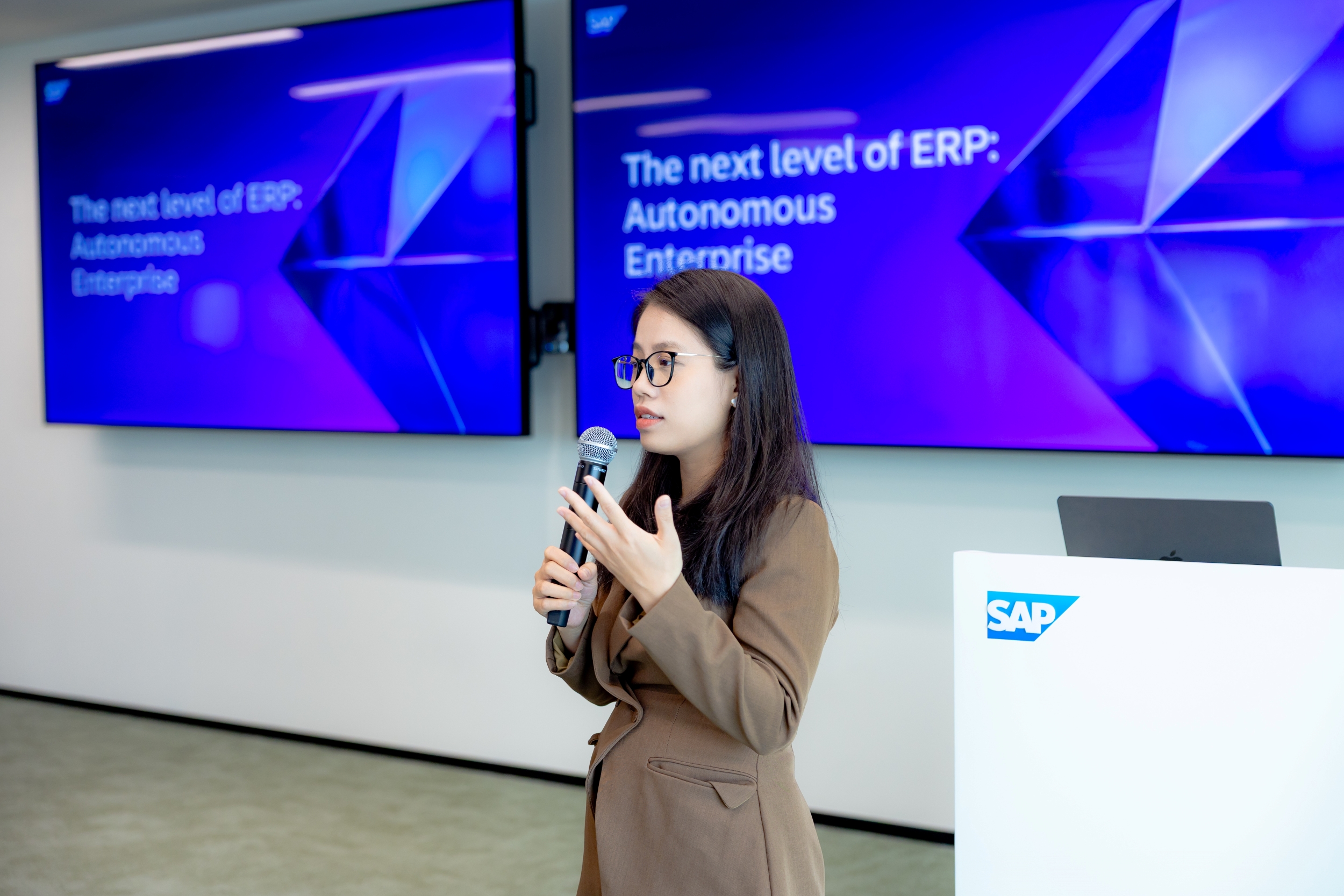 FPT và SAP đồng hành cùng doanh nghiệp ngành Gỗ kiến tạo năng lực quản trị thế hệ mới với SAP GROW Fast và Business AI 7 Chị Hương Đào Chuyên Gia Tư Vấn Giải Pháp Ai & Data, Sap Việt Nam1 1786628321