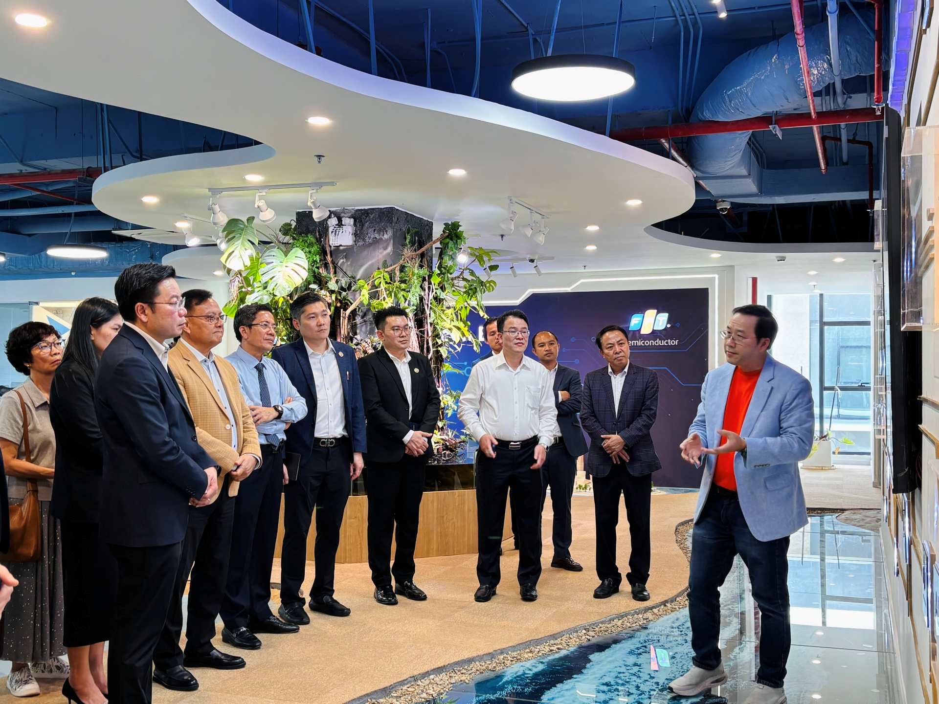 Đoàn Công tác Lào thăm và làm việc với FPT tại Đà Nẵng 8 E3d6c8bb 22e0 4dde Bb4f 9d7e9ae337bcimg 7506 1787888713