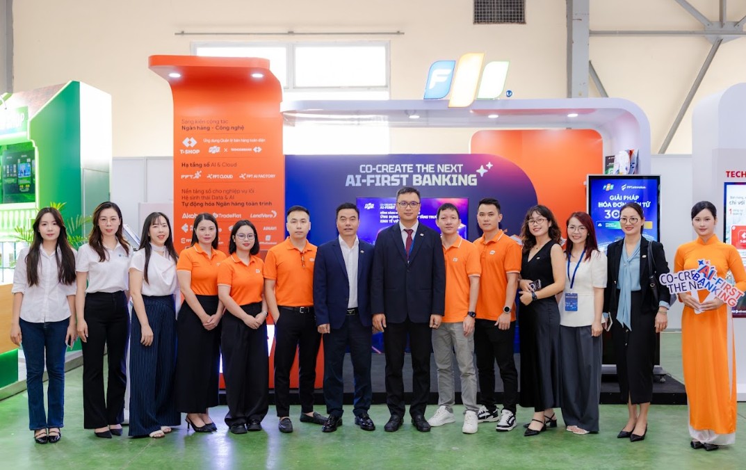 FPT đồng hành cùng ngành Ngân hàng dịch chuyển từ mô hình Digital Banking sang AI-First Banking 8 Fpt Cam Kết đồng Hành Cùng Ngành Chuyển đổi Số Chuyển đổi Ai Hiệu Quả, Góp Phần Hiện Thực Chiến Lược Ngân Hàng 2030 1787200664