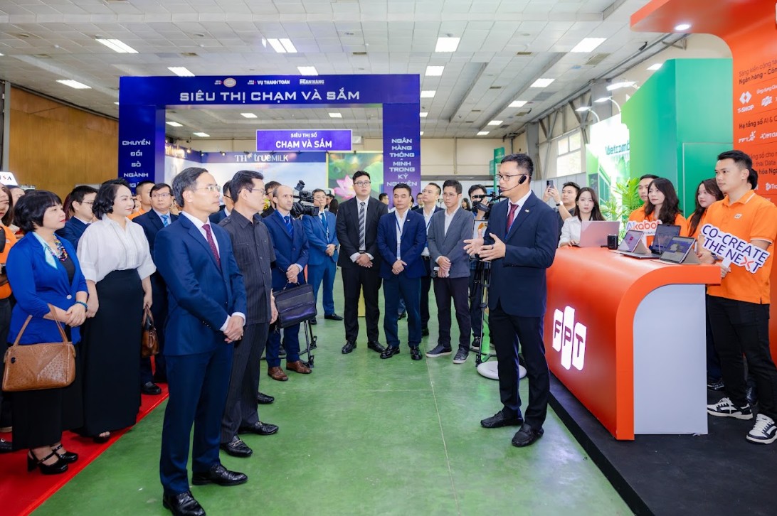 FPT đồng hành cùng ngành Ngân hàng dịch chuyển từ mô hình Digital Banking sang AI-First Banking 5 Fpt Giới Thiệu Hệ Sinh Thái Made By Fpt đồng Hành Cùng Ngành Ngân Hàng Dịch Chuyển Từ Mô Hình Digital Banking Sang Ai First Banking 1787200670