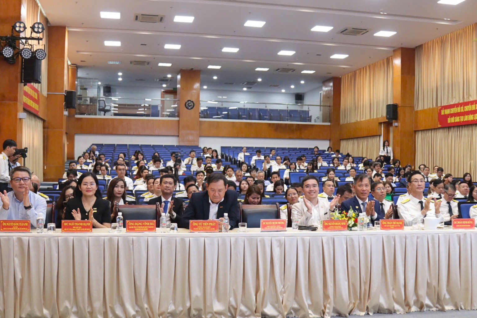 FPT đồng hành cùng Thuế TP.HCM chuyển đổi số và ứng dụng AI 10 Lễ Công Bố Triển Khai Tổng đài ứng Dụng Trí Tuệ Nhân Tạo (ai) Và Thông Tin Thuế Qua Nền Tảng Thanh Toán Số Diễn Ra Tại Thuế Thành Phố Hồ Chí Minh Diễn Ra Thành Công 1787295052