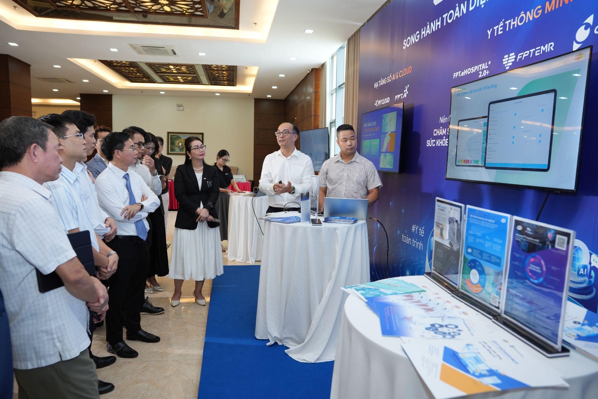 FPT cùng Bắc Ninh thúc đẩy triển khai hệ sinh thái Y tế Thông minh trên nền tảng AI, hạ tầng số và an ninh dữ liệu 14 Các đại Biểu Trải Nghiệm Không Gian Triển Lãm Trong Khuôn Khổ Sự Kiện 1790046829