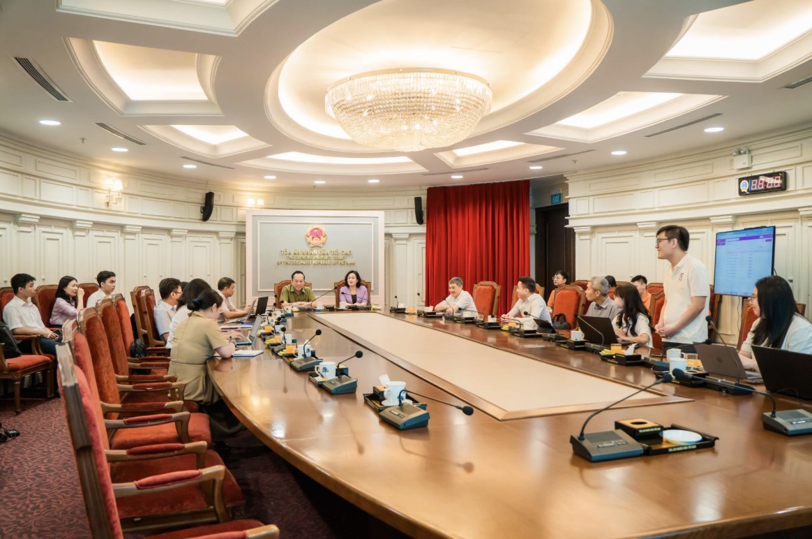 Đảng ủy các Cơ quan Đảng Trung ương ghi nhận Tòa án nhân dân tối cao trong nhóm dẫn đầu triển khai Nền tảng KPI 7 Ông Lê Trung Hiếu, Giám đốc Trung Tâm Giải Pháp Số Doanh Nghiệp, Fpt Is, Tập đoàn Fpt Báo Cáo Và Trình Diễn Demo Nền Tảng Kpi Tòa án Nhân Dân Tối Cao 1790562025