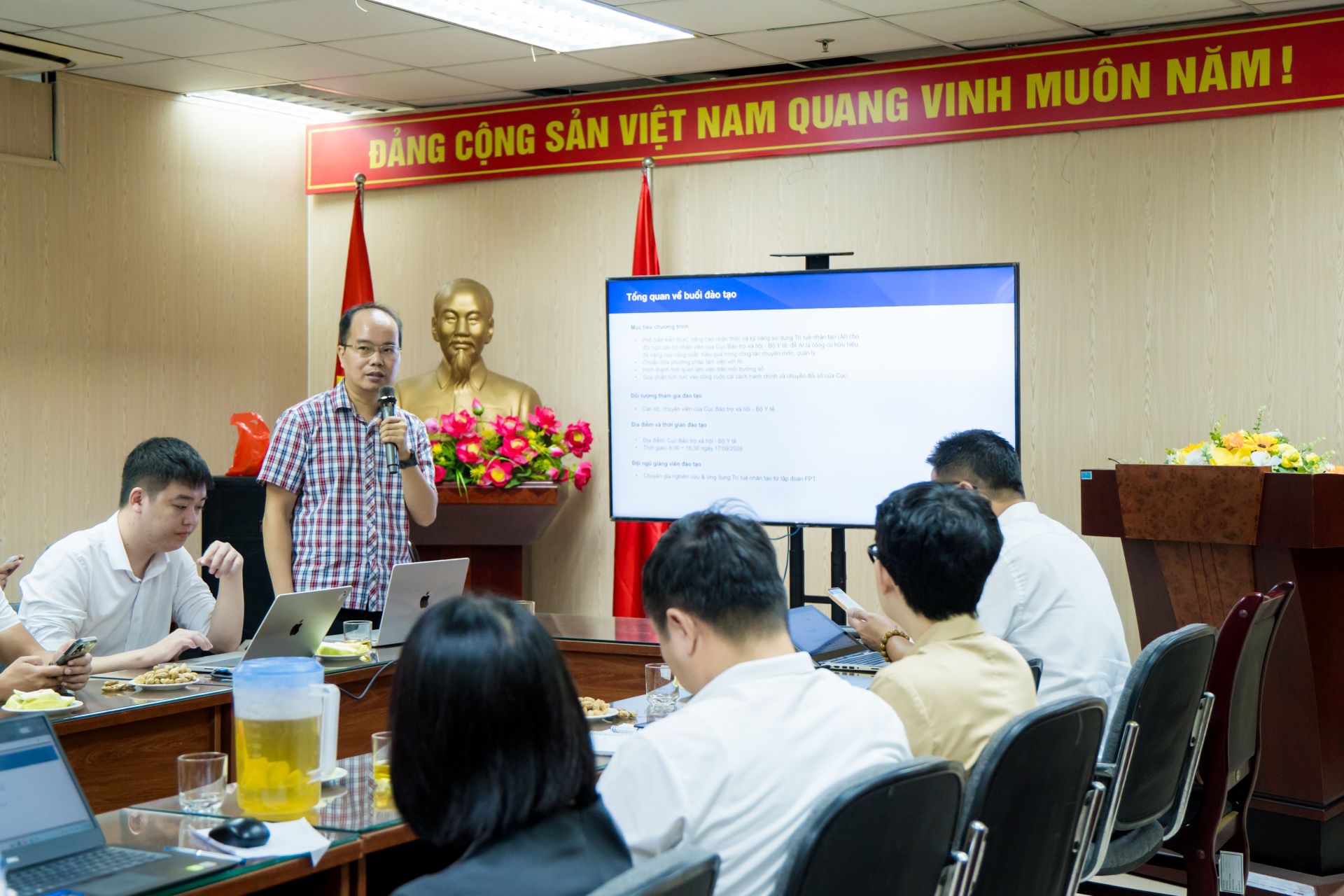 FPT đồng hành cùng Cục Bảo trợ xã hội nâng cao năng lực ứng dụng AI, chú trọng kiểm soát “ảo giác AI” 7 Pkl02180 1790563346