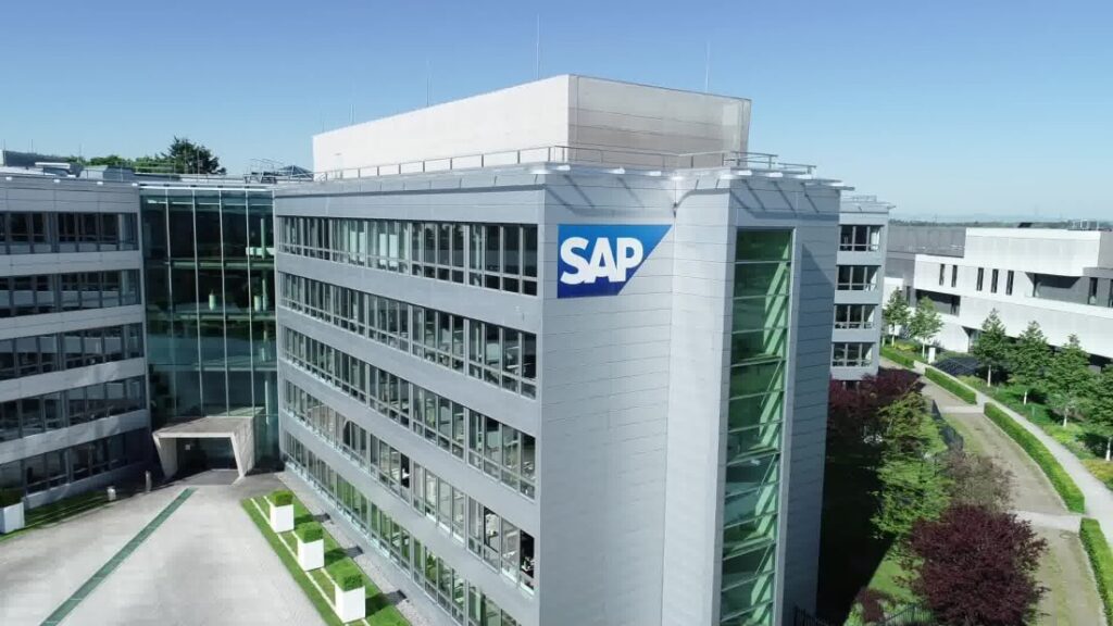 SAP và ERP khác nhau như thế nào? Giải thích dễ hiểu cho người mới 5 SAP là công ty hàng đầu thế giới về phần mềm và ứng dụng trí tuệ nhân tạo trong kinh doanh