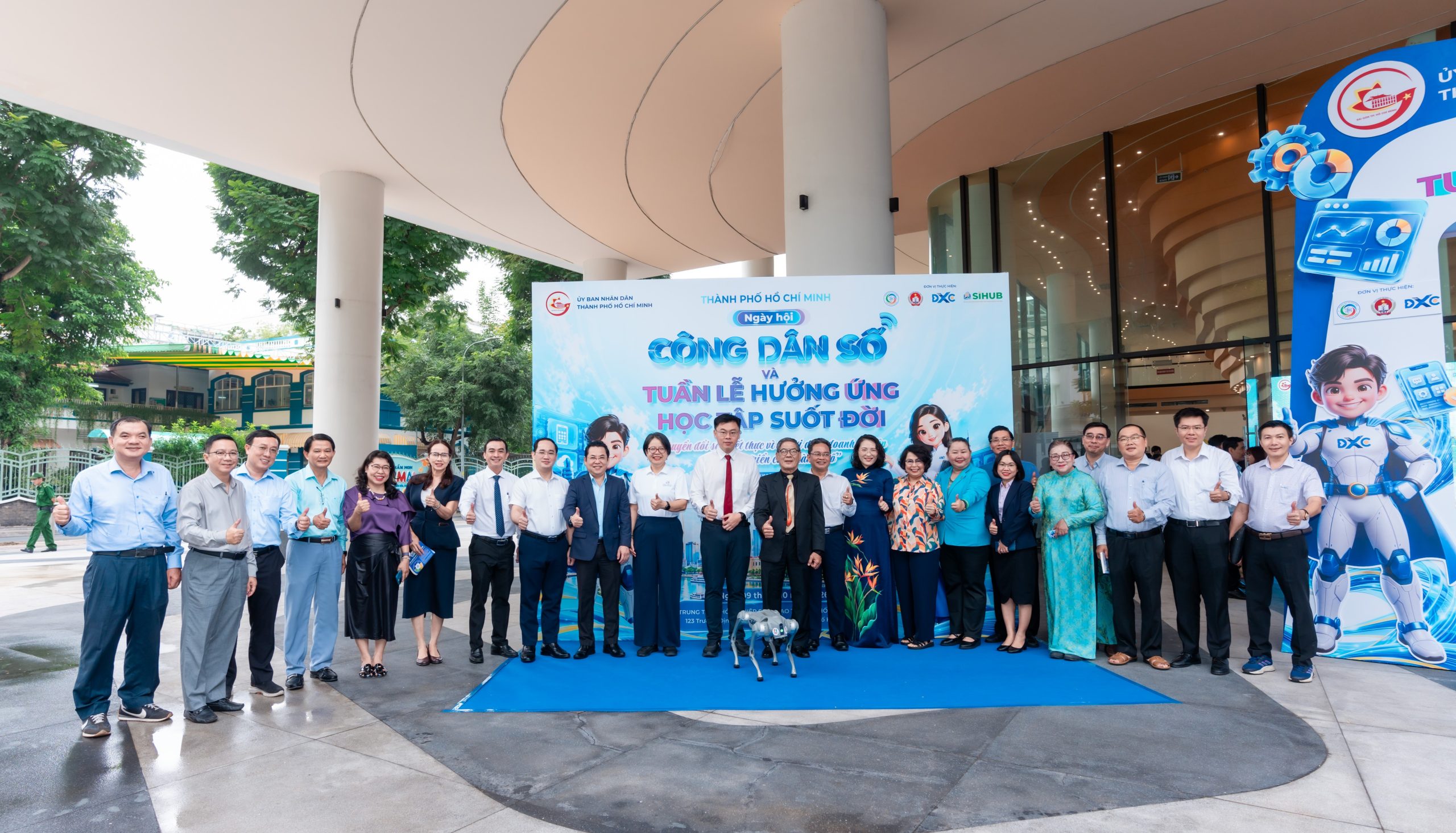 FPT cùng Trung tâm Chuyển đổi số TP.HCM lan toả “Hành trình số” đến gần hơn với người dân 8 6 1791795342
