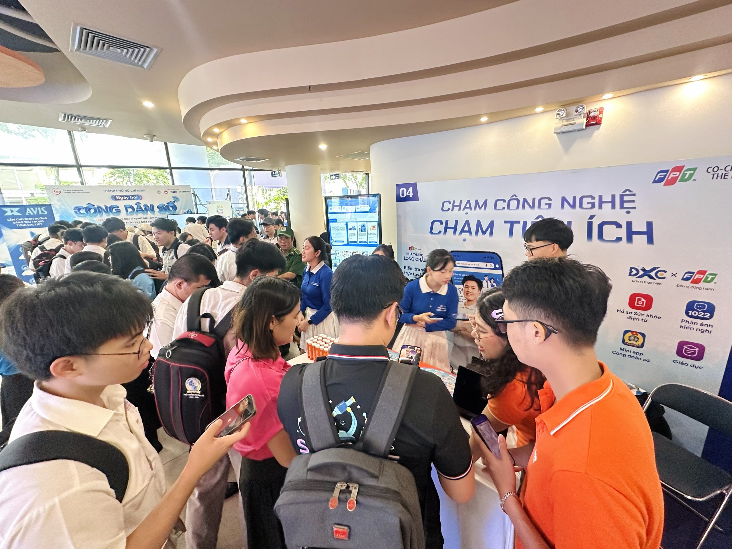 FPT cùng Trung tâm Chuyển đổi số TP.HCM lan toả “Hành trình số” đến gần hơn với người dân 9 7' 1791795348