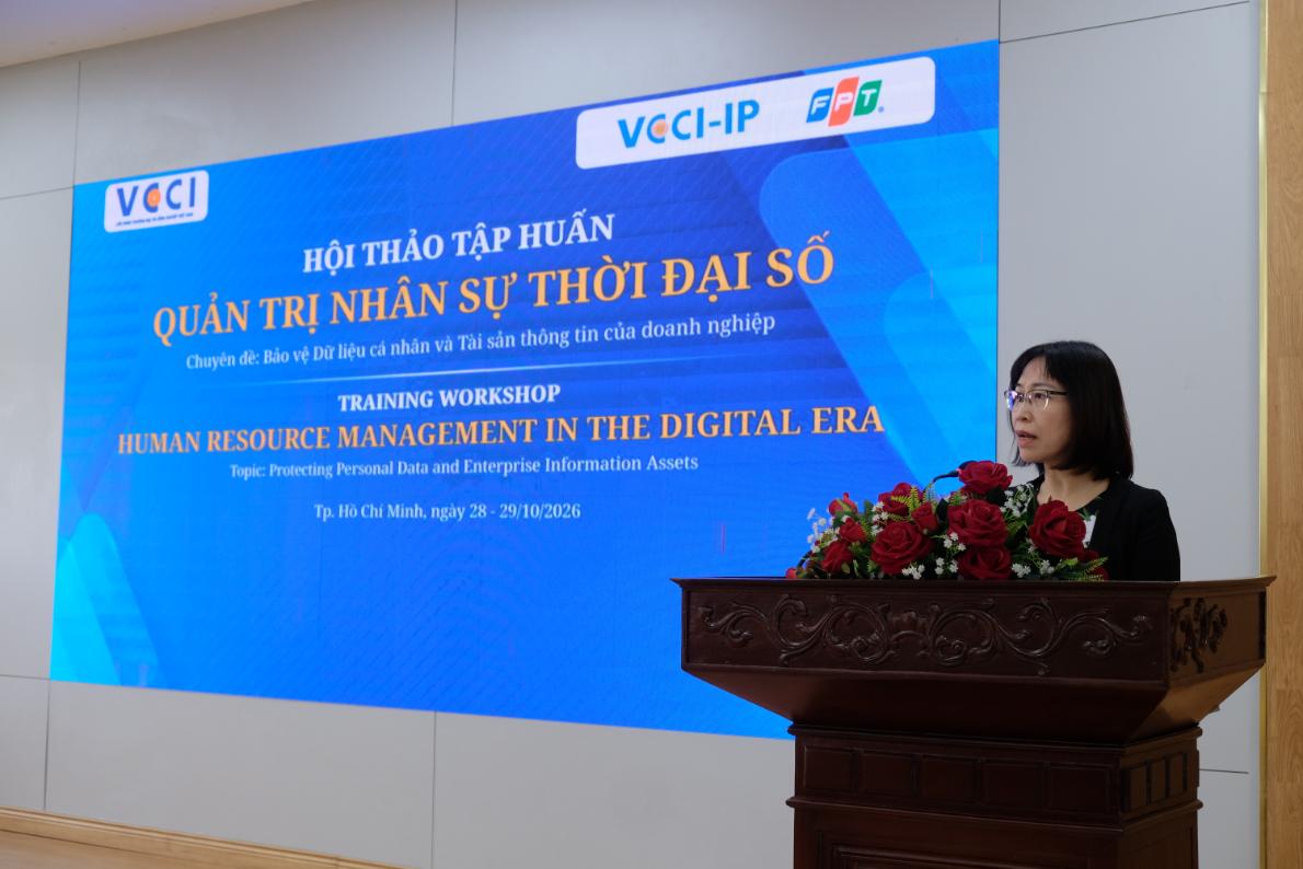 FPT và VCCI đồng hành cùng doanh nghiệp TP.HCM triển khai Luật Bảo vệ dữ liệu cá nhân trong quản trị nhân sự 5 Bà Vi Thị Hồng Minh, Phó Giám đốc Văn Phòng Giới Sử Dụng Lao động Vcci Phát Biểu Tại Sự Kiện 1793358945