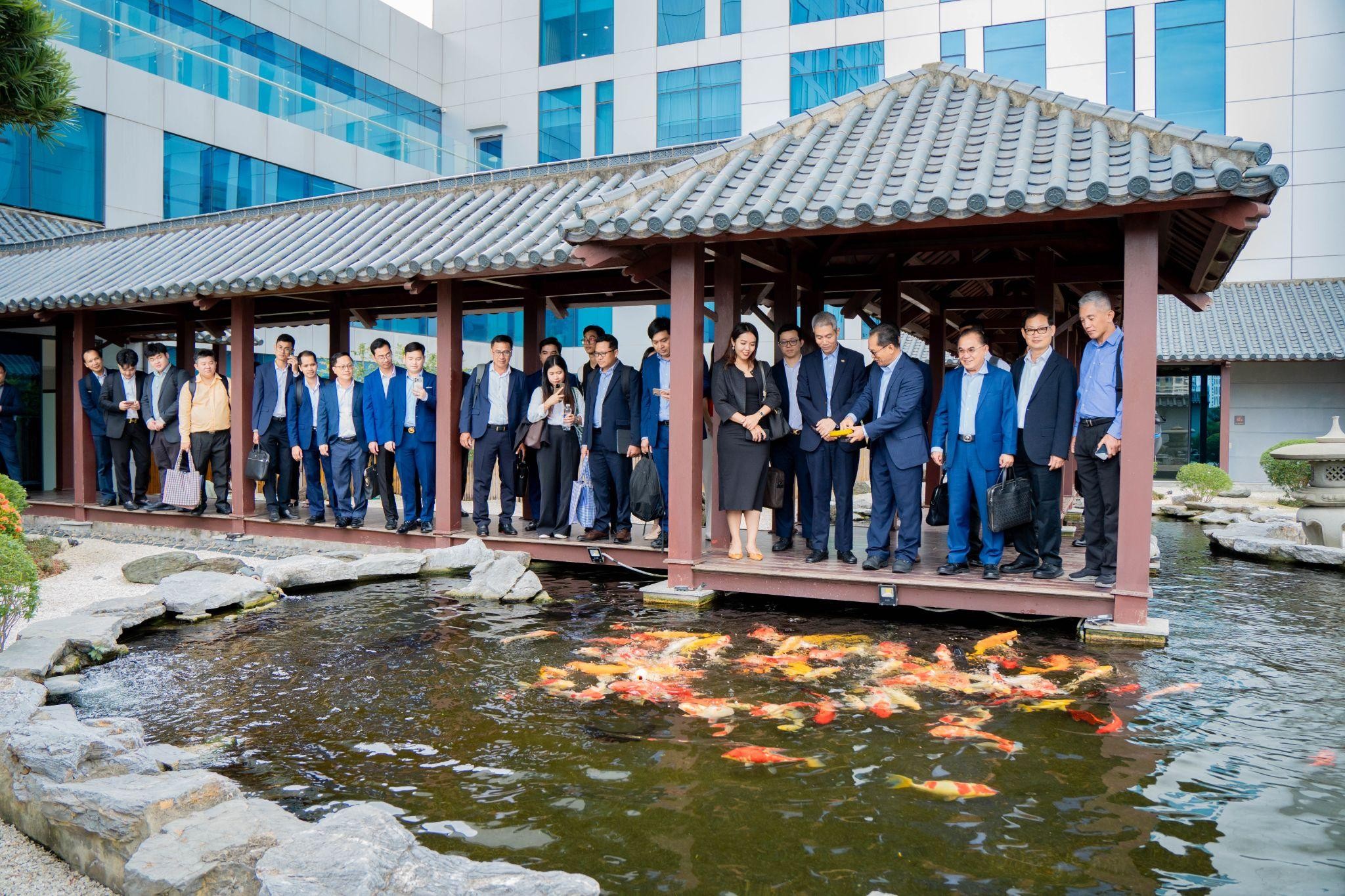 Phái đoàn Bộ Kinh tế và Tài chính Campuchia (MEF) thăm và làm việc tại Tập đoàn FPT về kinh nghiệm xây dựng, vận hành hệ thống mạng đấu thầu quốc gia 14 Đoàn Công Tác Campuchia Tham Quan Fpt Tower 2 1791427860