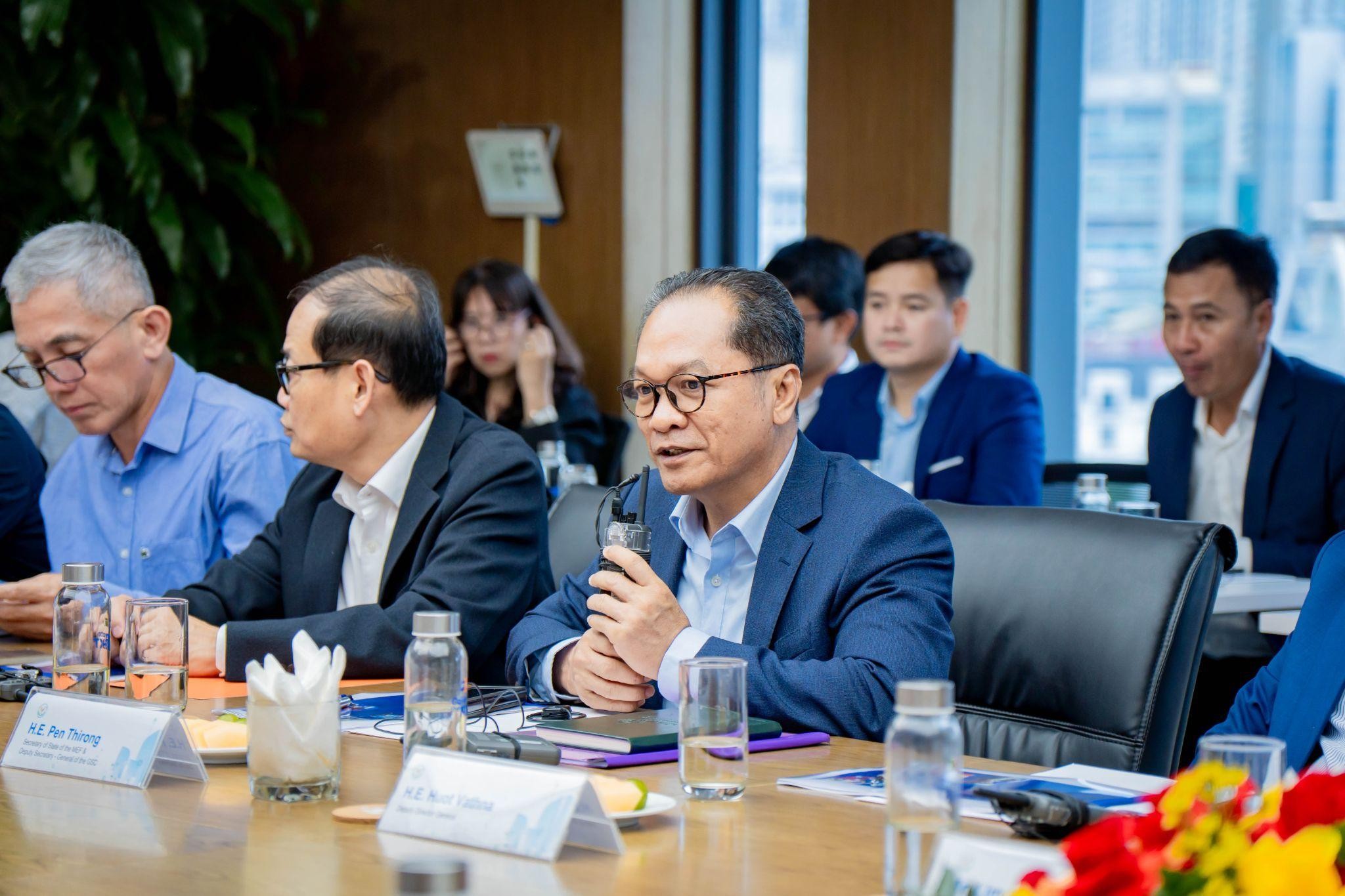 Phái đoàn Bộ Kinh tế và Tài chính Campuchia (MEF) thăm và làm việc tại Tập đoàn FPT về kinh nghiệm xây dựng, vận hành hệ thống mạng đấu thầu quốc gia 9 Ông H.e. Pen Thirong – Quốc Vụ Khanh Mef, Kiêm Phó Tổng Thư Ký Gsc Kỳ Vọng Có Thể Tiếp Cận Những Kinh Nghiệm Chuyên Sâu Trong Triển Khai Và Vận Hành Hệ Thống E Gp 1791427863