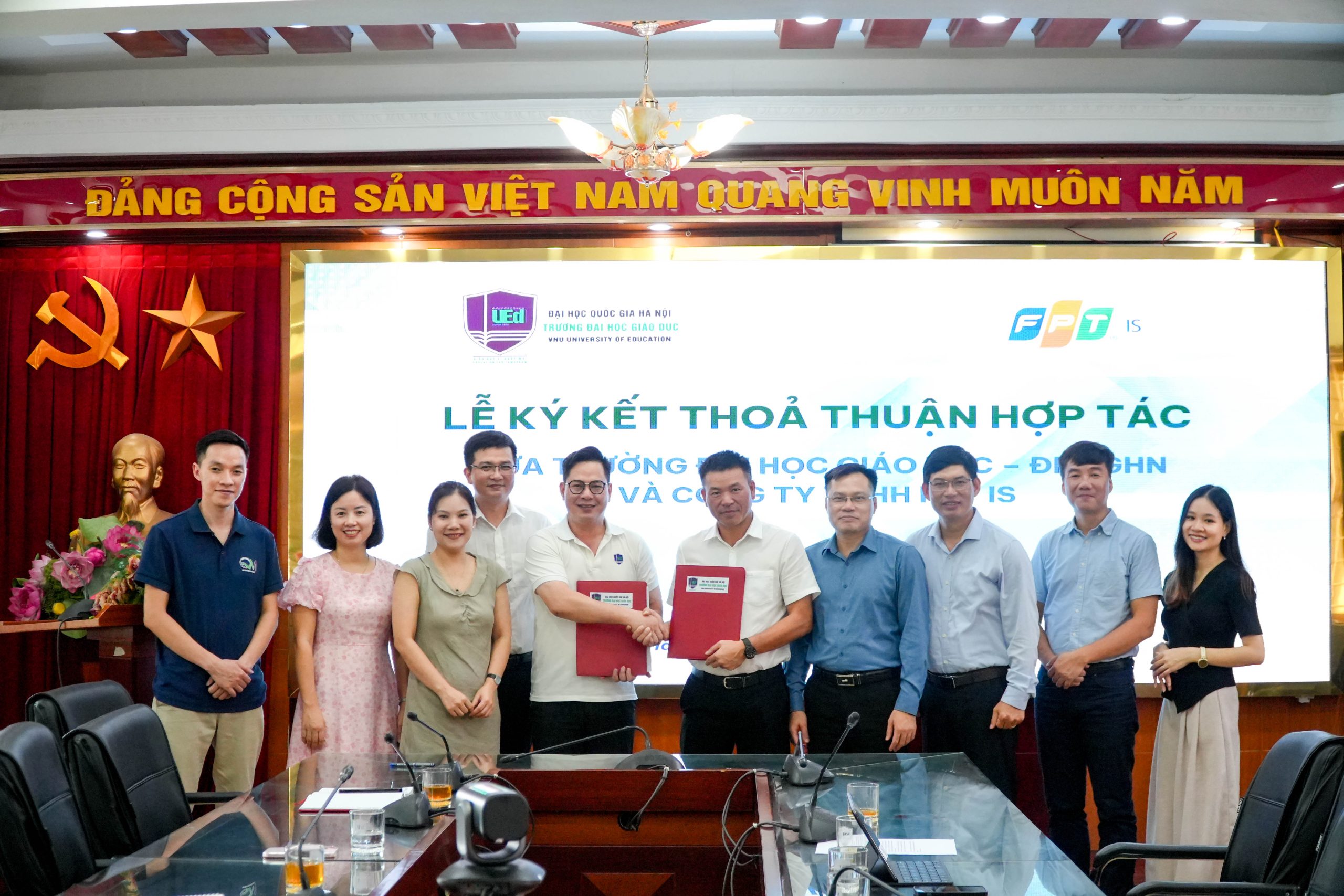 Ảnh 1. Đại Diện Trường Đại Học Giáo Dục Và Fpt Is Hoàn Thành Ký Kết Thỏa Thuận Hợp Tác 1725423283