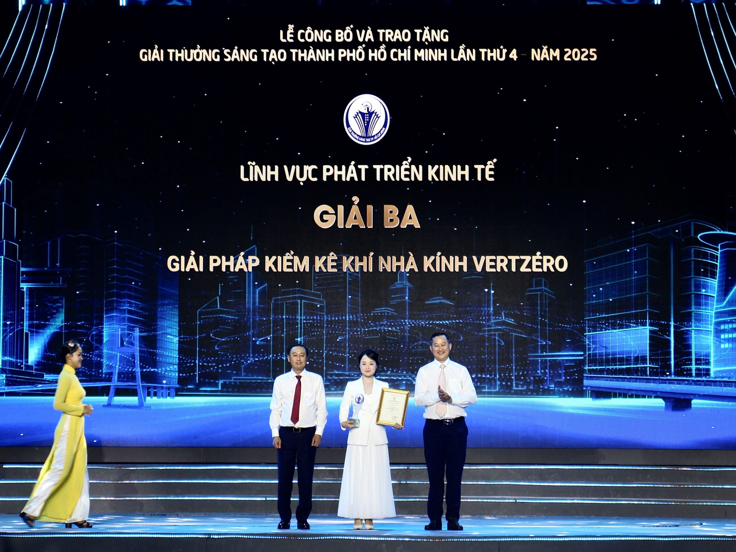 Ảnh Trao Giải 1751510892